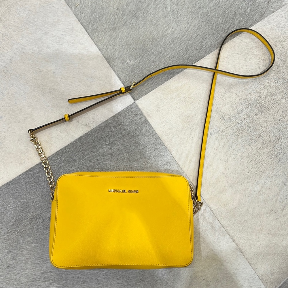 Michael Kors jet set saffiano leather bag